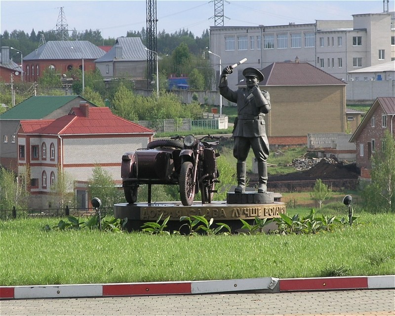 Памятник честному гаишнику в белгороде фото